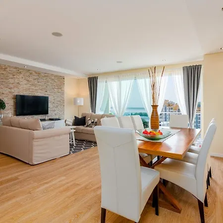 Panoramic Sky Apartment